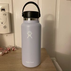 Hydro Flask 32oz in the Color Fog
